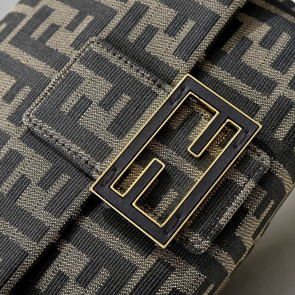 Pre-Order | Shoulder Bag with Gold Hardware
