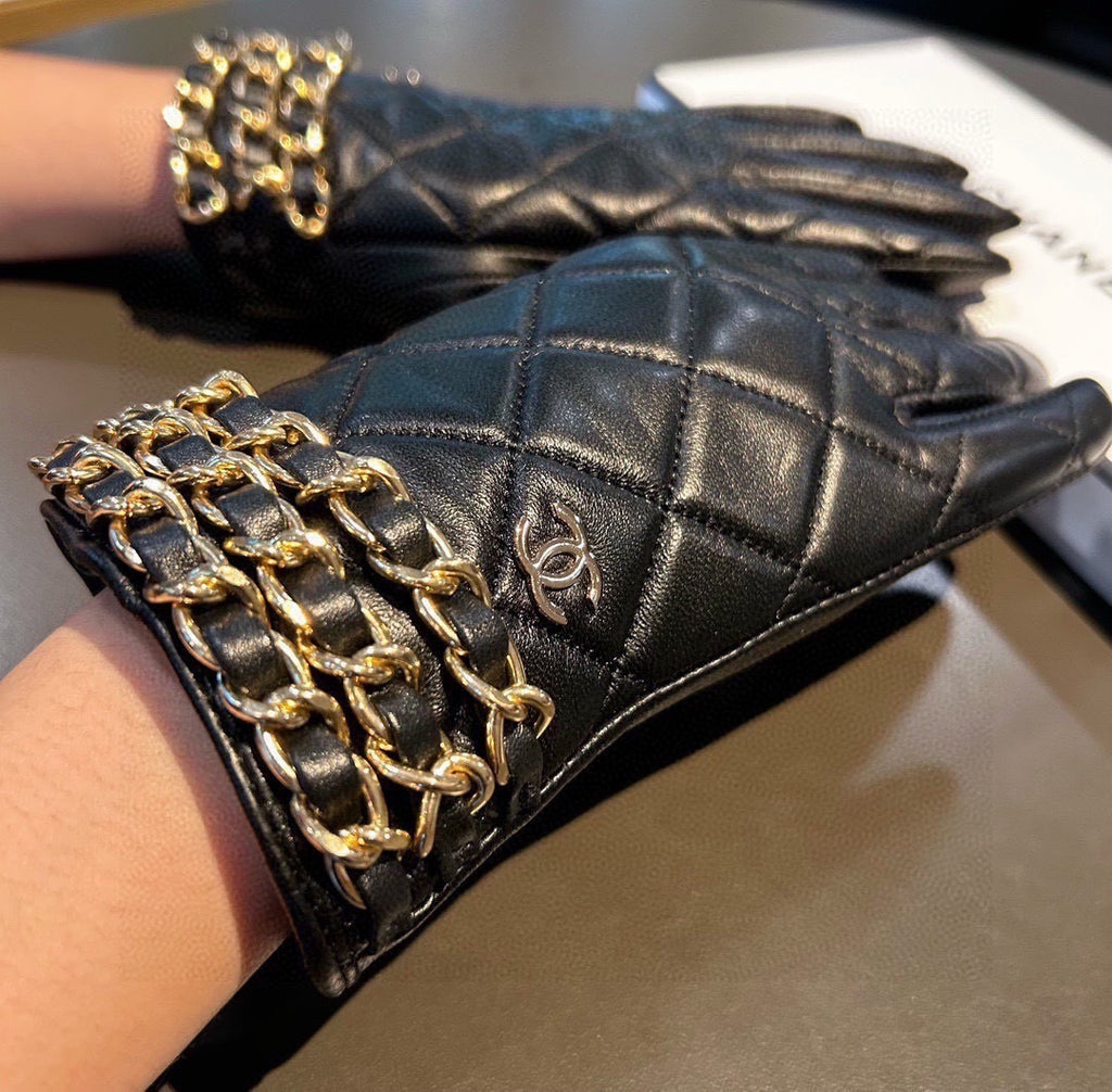 PRE-ORDER QUILTED GLOVES