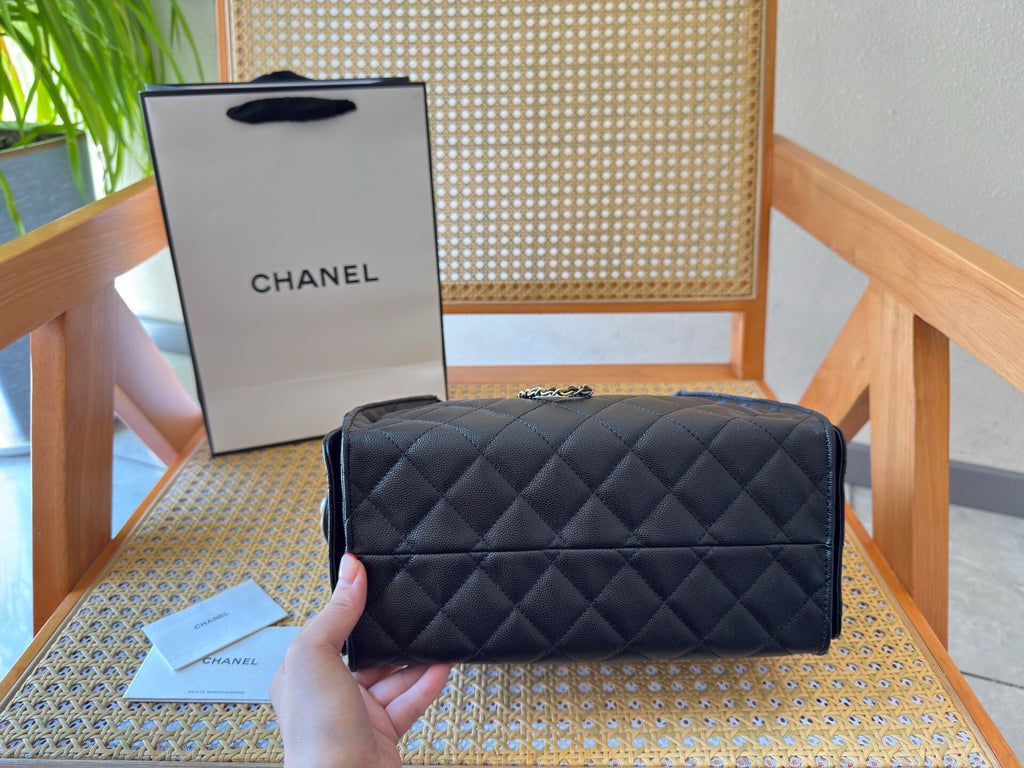 PRE-ORDER BLACK SHOULDER BAG