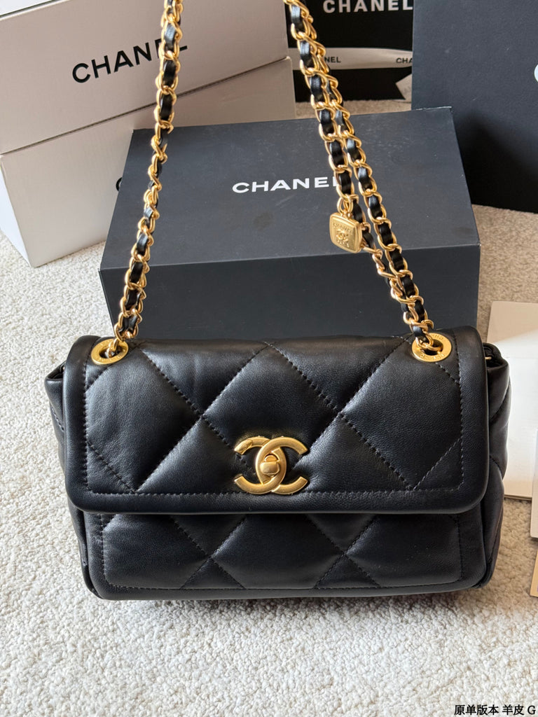 PRE-ORDER CLASSIC POUCH BAG IN BLACK