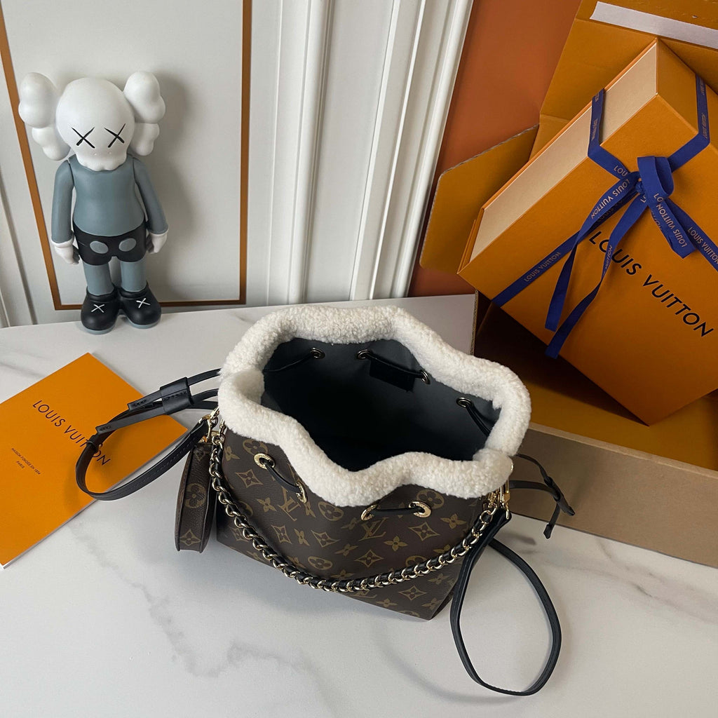 PRE-ORDER BORG DETAIL BUCKET BAG