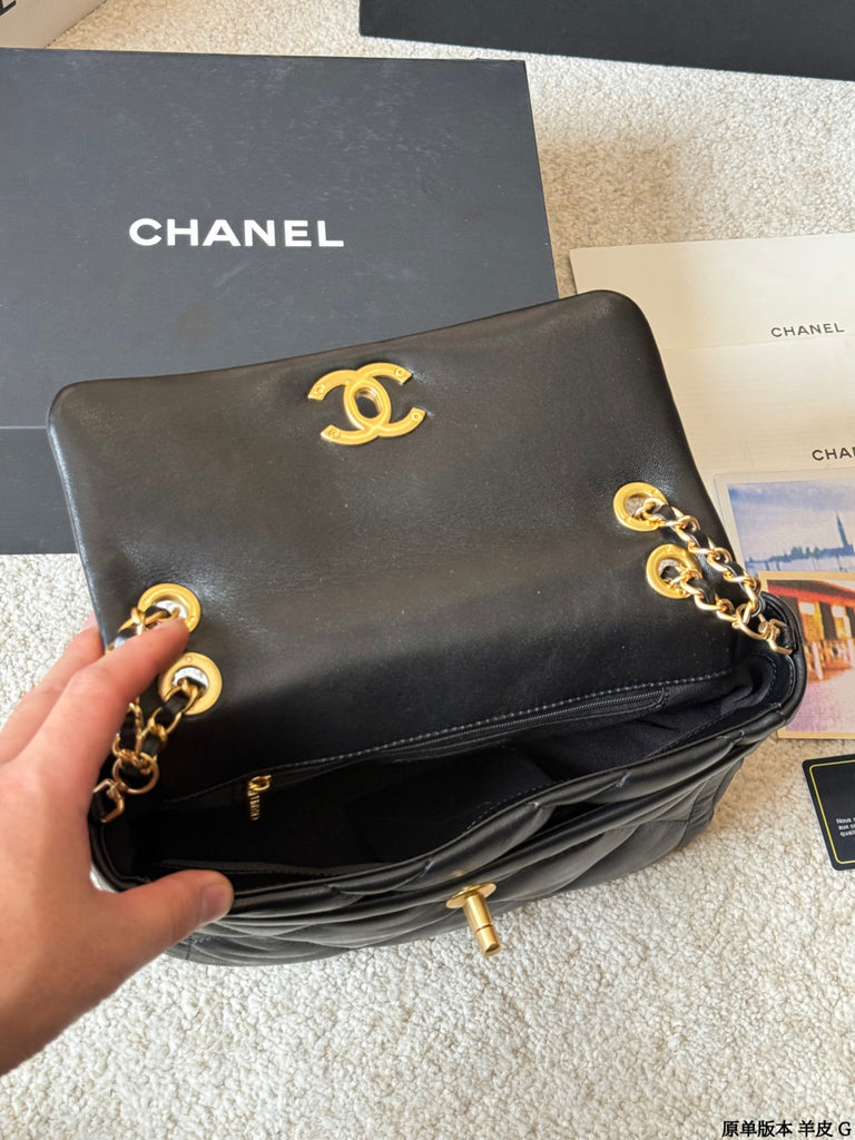 PRE-ORDER CLASSIC POUCH BAG IN BLACK