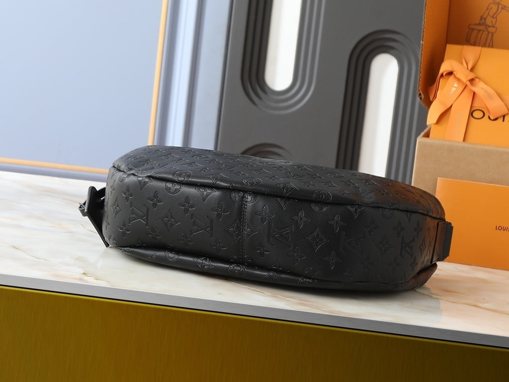 PRE-ORDER BLACK LARGE BUMBAG