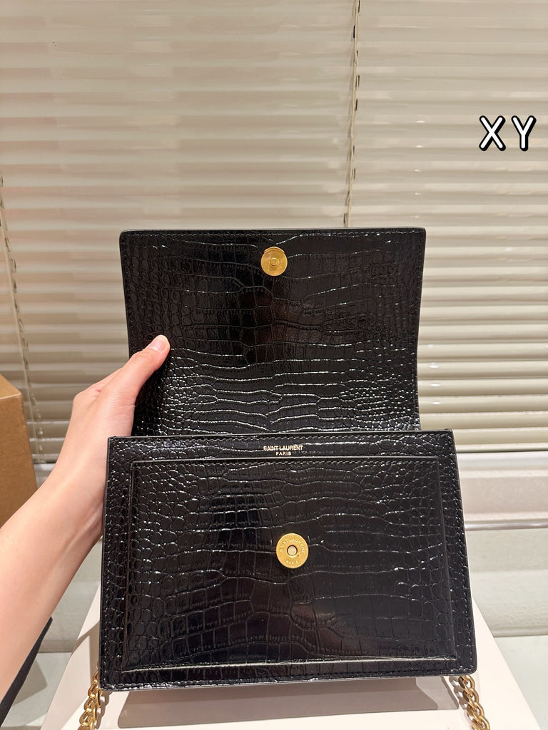 PRE-ORDER BLACK FLAP BAG