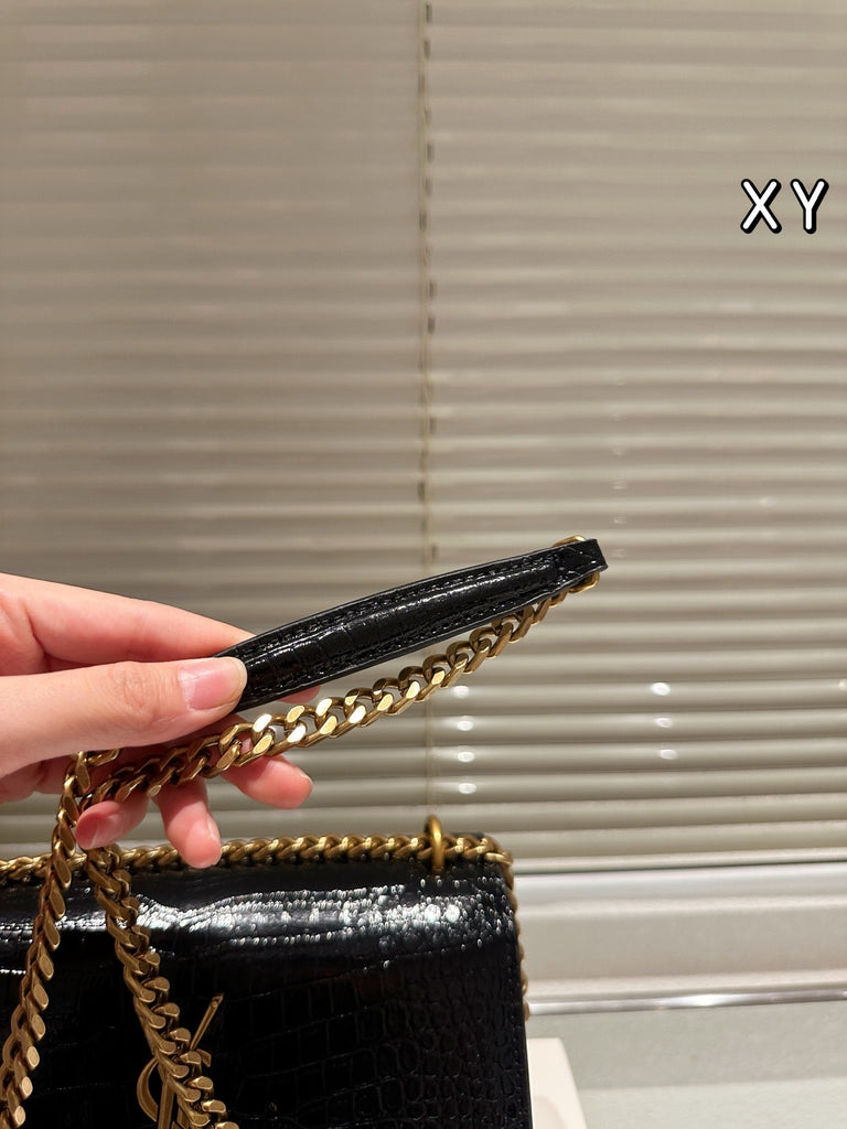 PRE-ORDER BLACK FLAP BAG