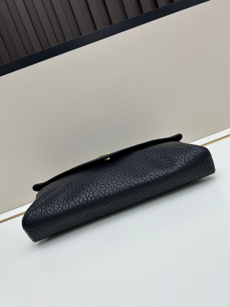 PRE-ORDER BLACK CLUTCH