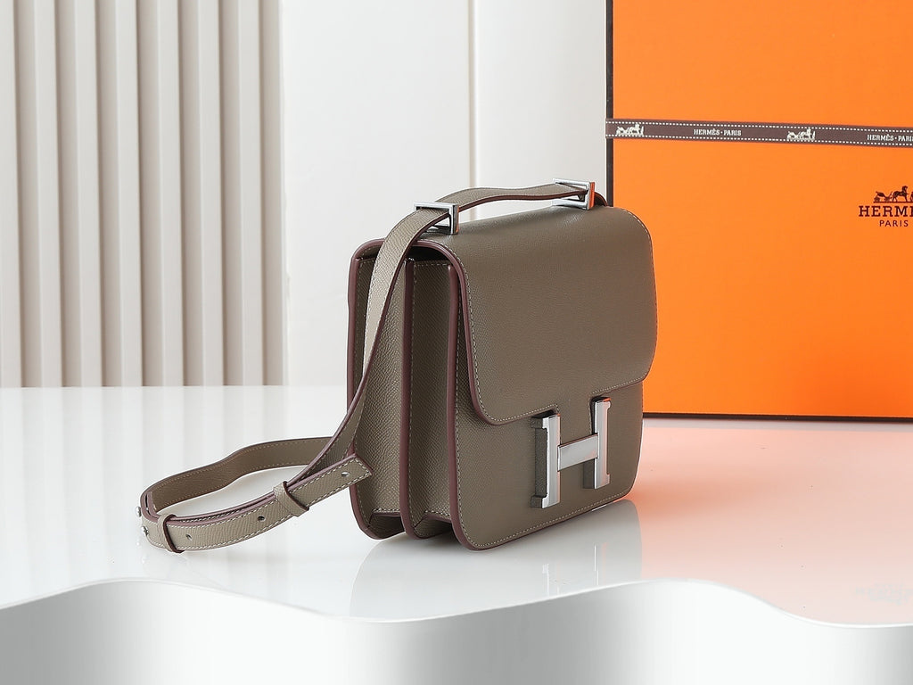 Pre-Order | Structured Crossbody Bag with Silver-Tone Hardware