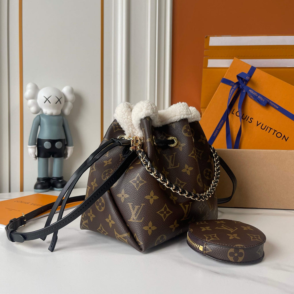 PRE-ORDER BORG DETAIL BUCKET BAG