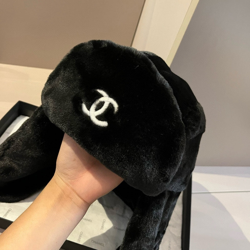 PRE-ORDER BLACK FLUFFY HAT