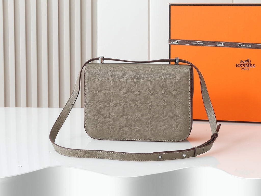 Pre-Order | Structured Crossbody Bag with Silver-Tone Hardware