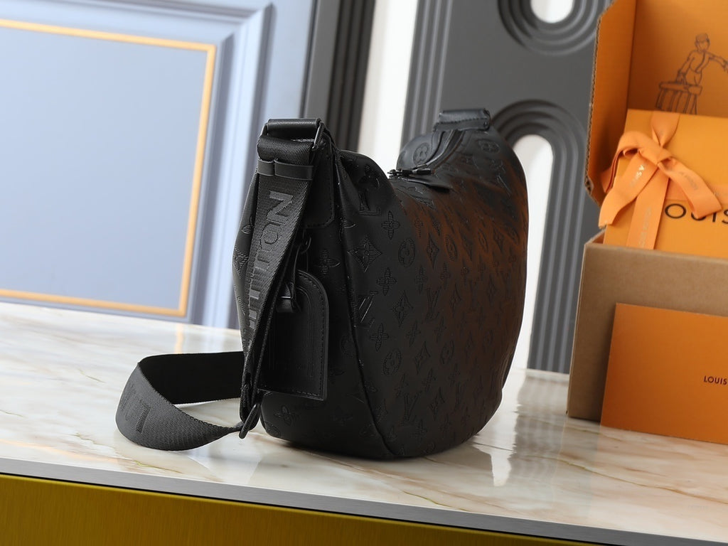 PRE-ORDER BLACK LARGE BUMBAG