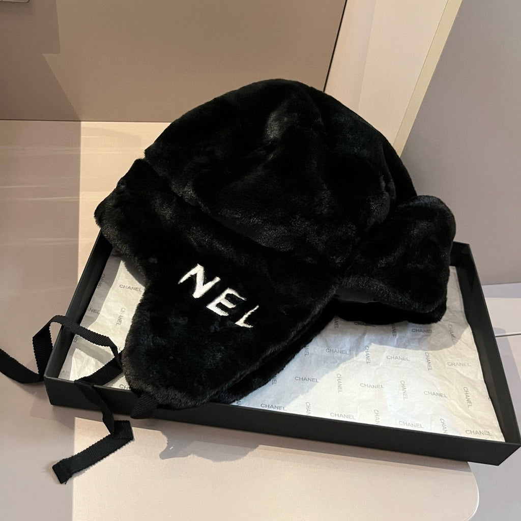 PRE-ORDER BLACK FLUFFY HAT