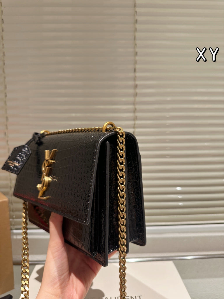 PRE-ORDER BLACK FLAP BAG