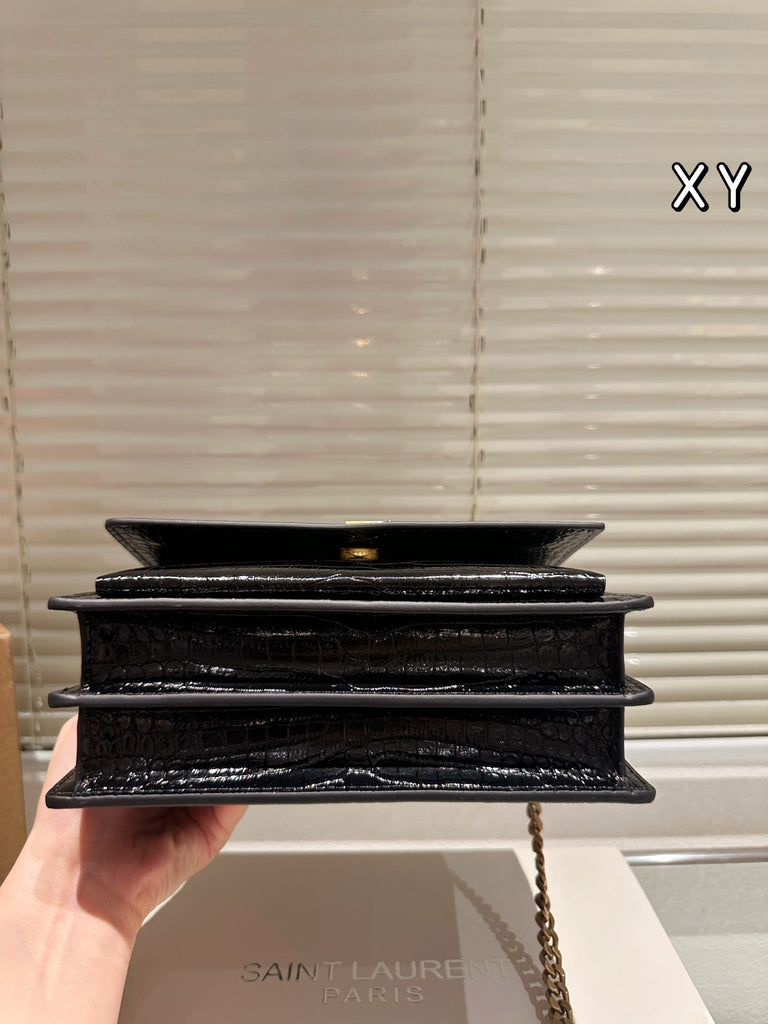 PRE-ORDER BLACK FLAP BAG