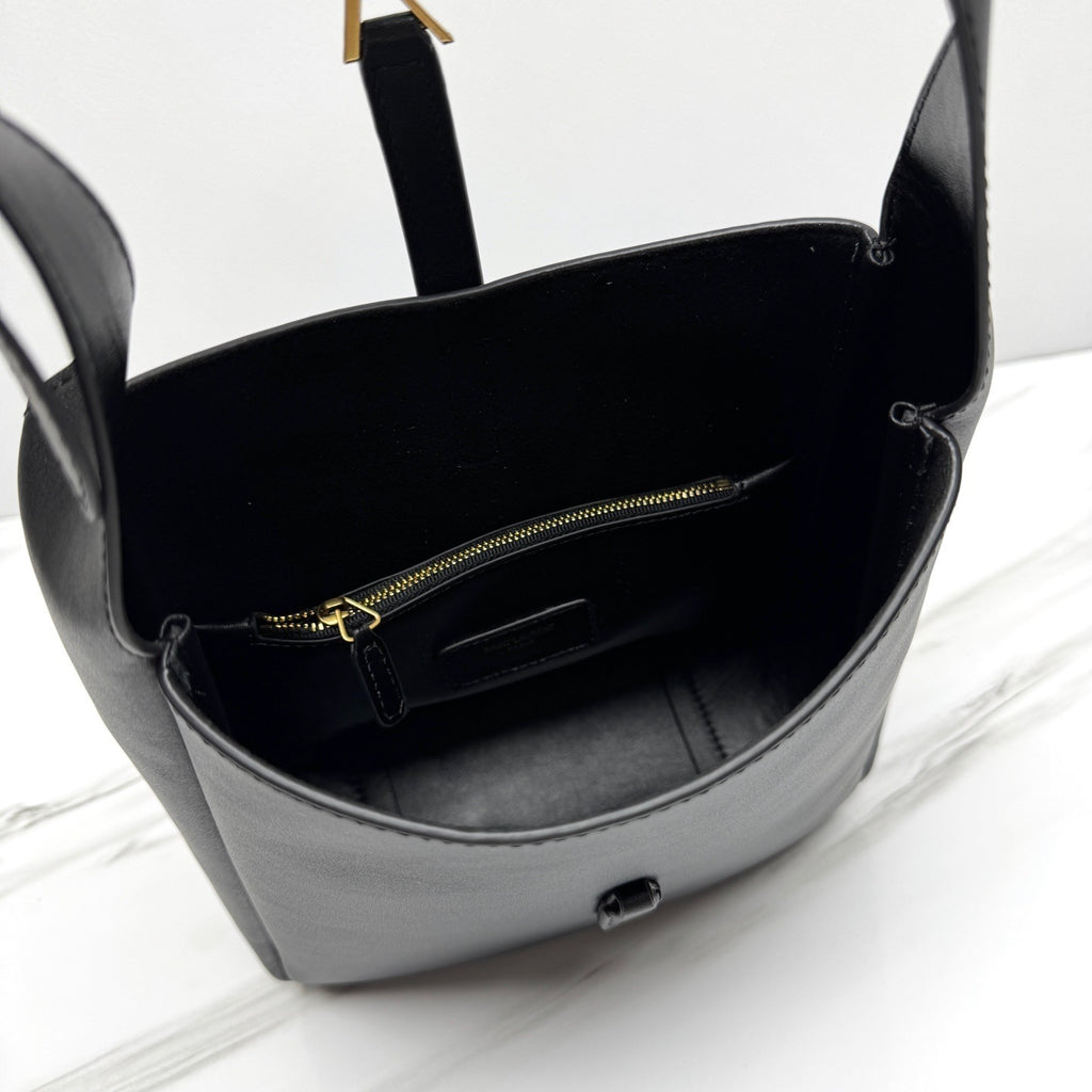 PRE-ORDER BLACK BUCKET BAG