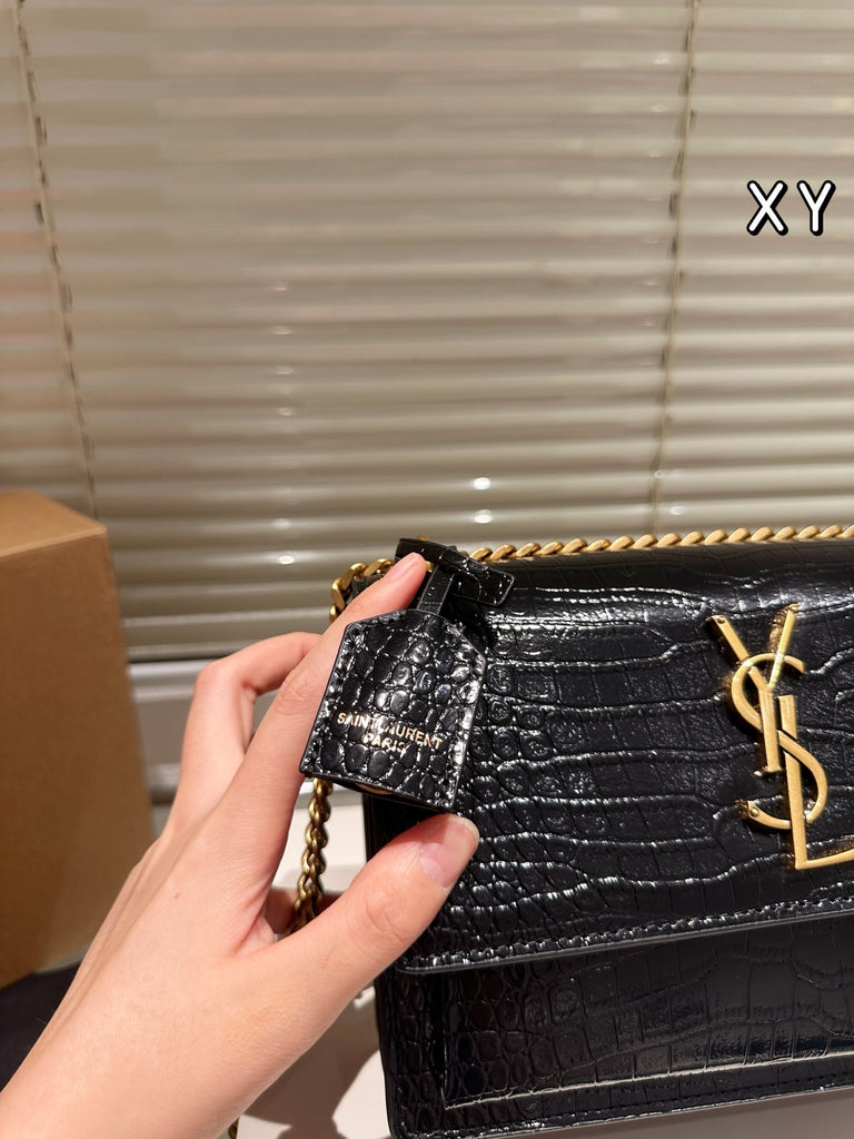 PRE-ORDER BLACK FLAP BAG