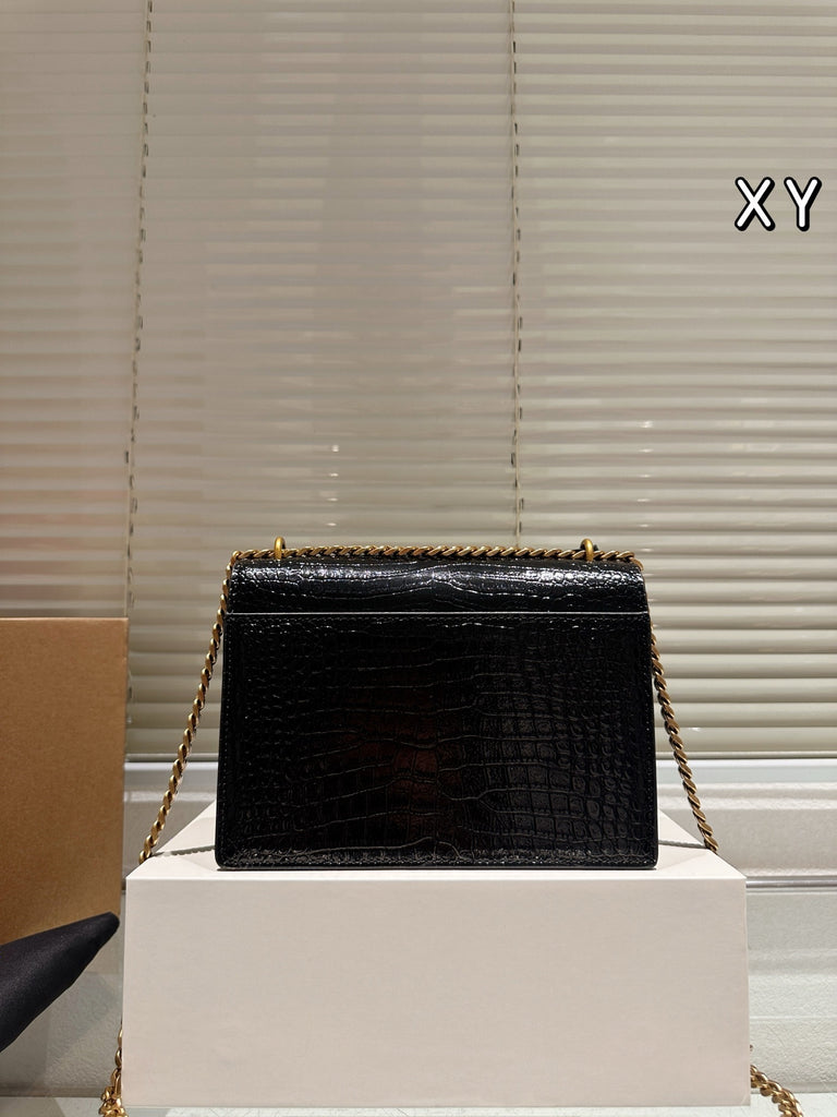 PRE-ORDER BLACK FLAP BAG