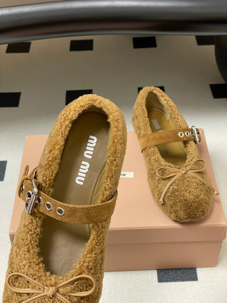 PRE-ORDER FLUFFY FLATS