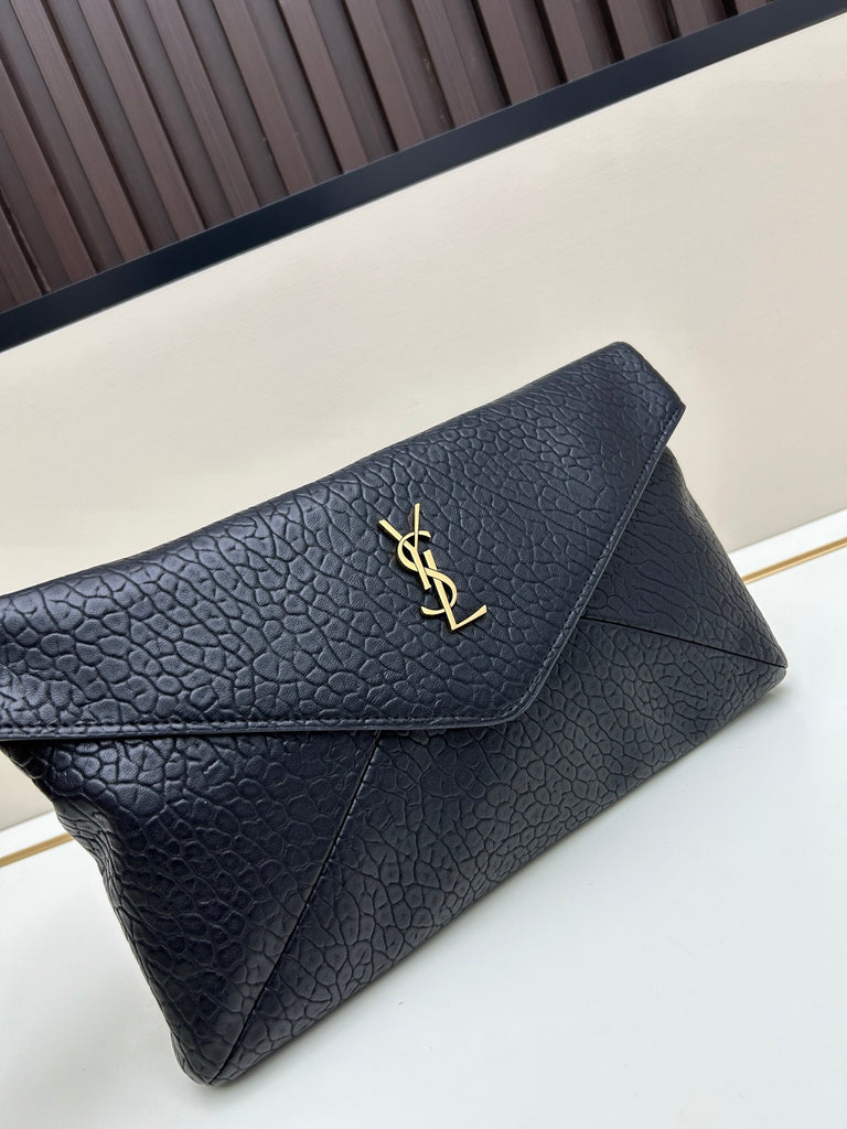 PRE-ORDER BLACK CLUTCH