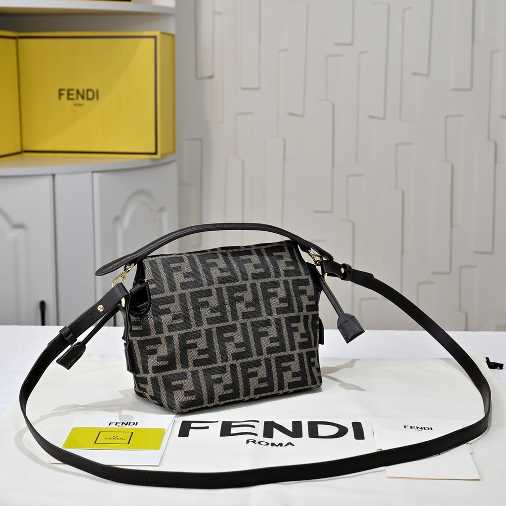 Pre-Order | Shoulder Bag with Gold Hardware