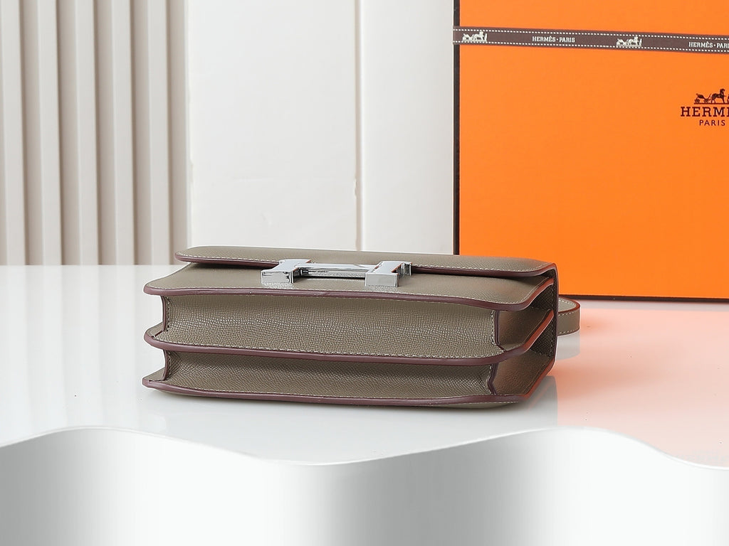 Pre-Order | Structured Crossbody Bag with Silver-Tone Hardware