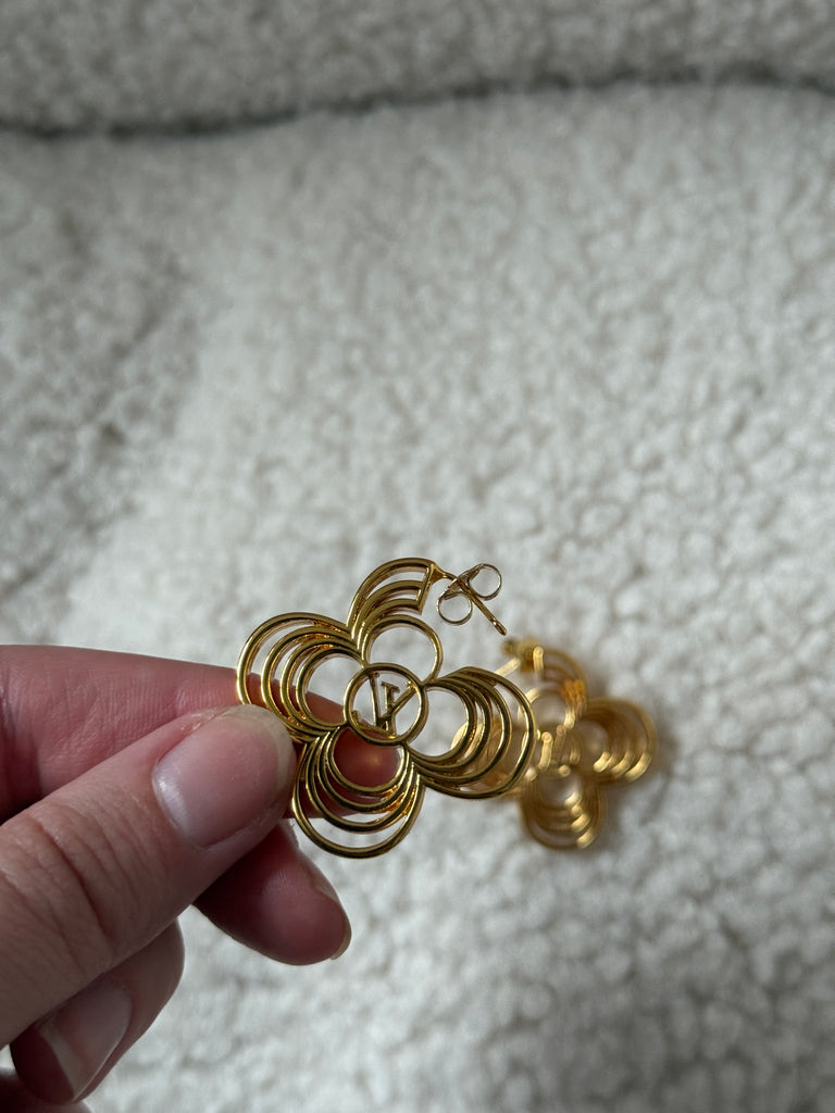 OCTOBER SAMPLE SALE 21