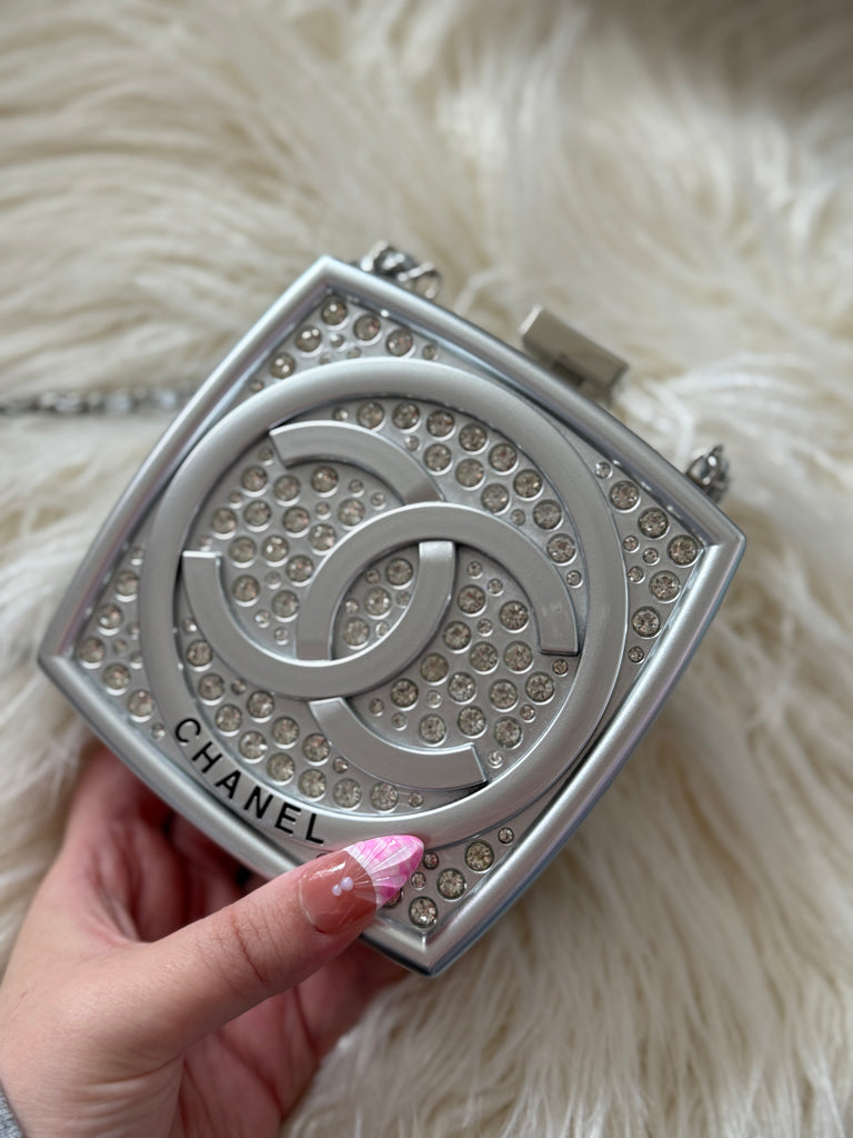 Silver Crystal-Embellished Clutch Bag with Chain Strap
