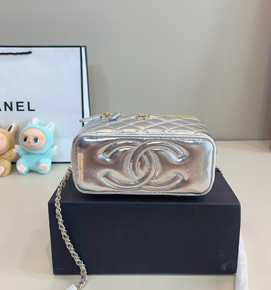 Pre-Order - Metallic Quilted Vanity-Style Bag