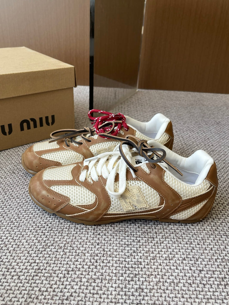 Pre-Order | Retro Panel Lace-Up Trainers – Camel & Cream