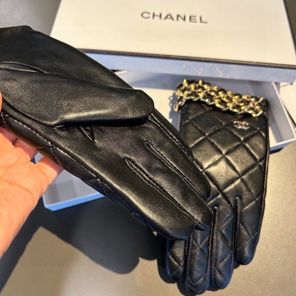 PRE-ORDER QUILTED GLOVES