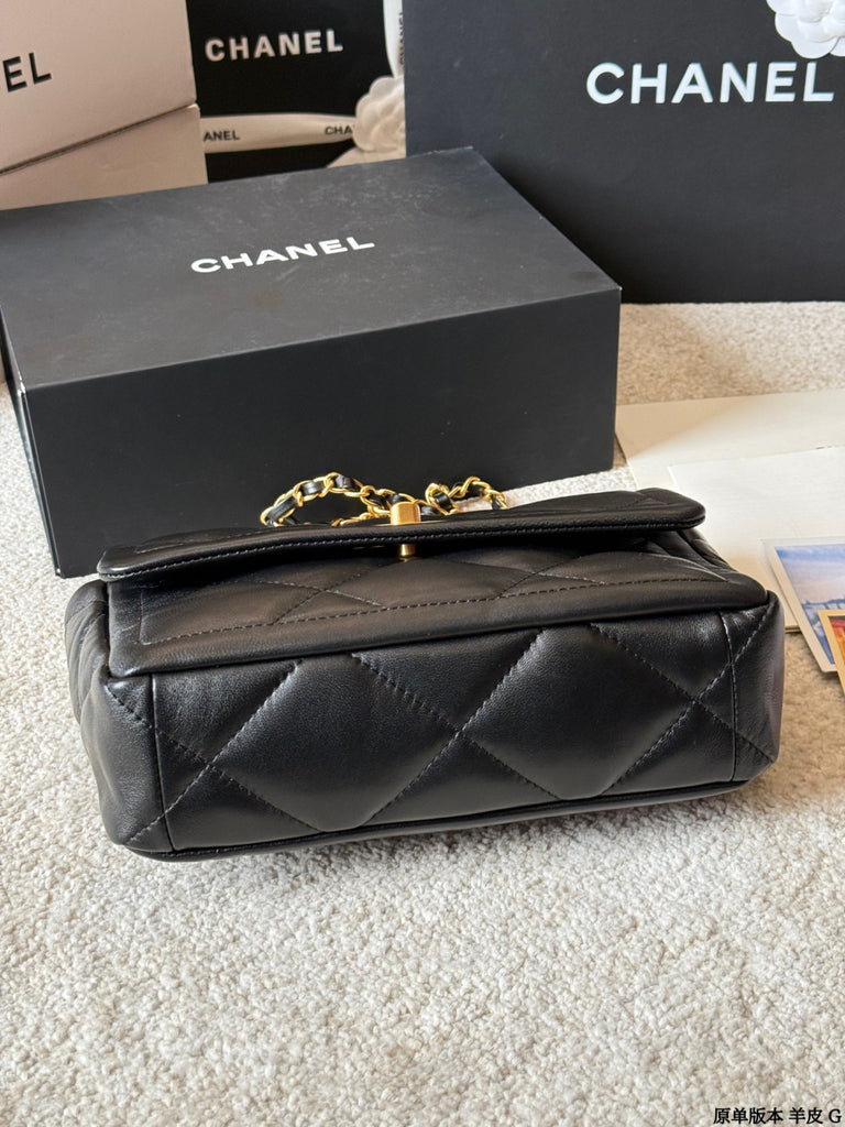 PRE-ORDER CLASSIC POUCH BAG IN BLACK