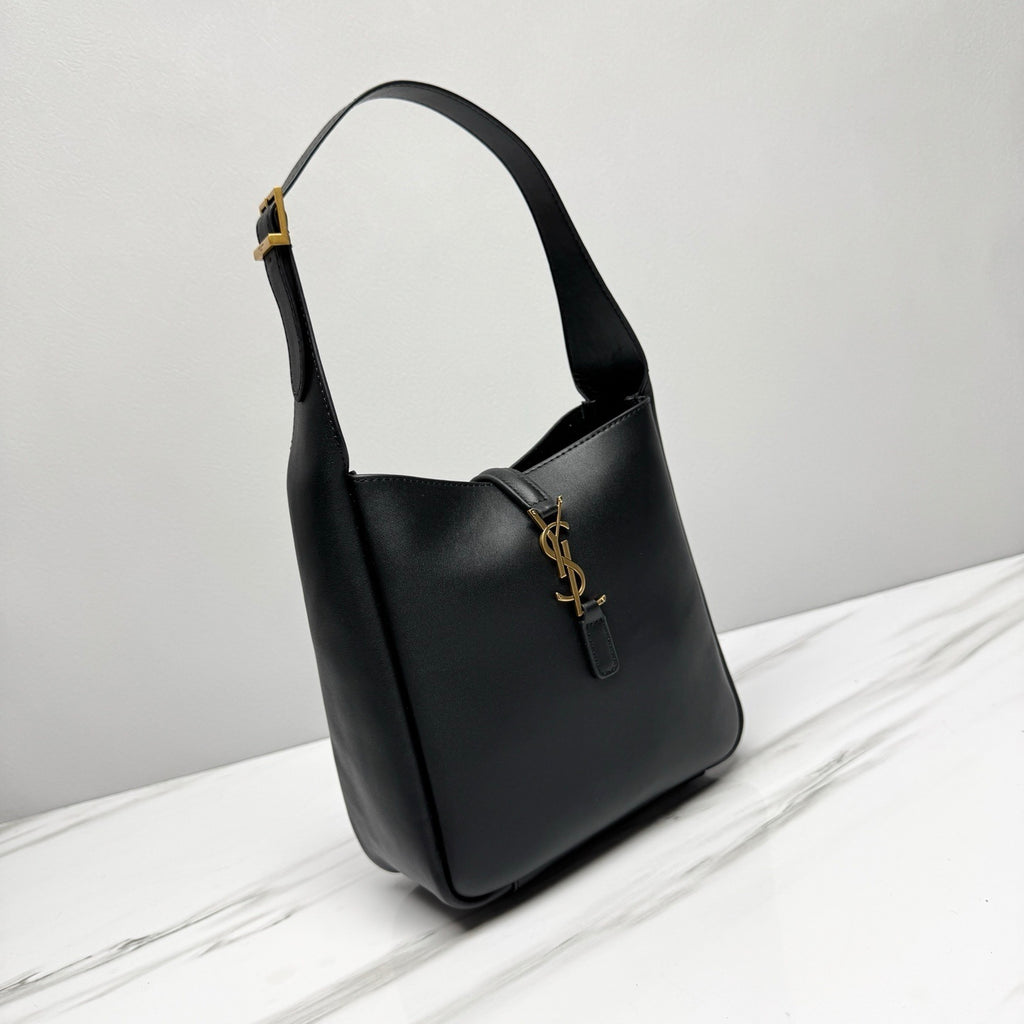 PRE-ORDER BLACK BUCKET BAG