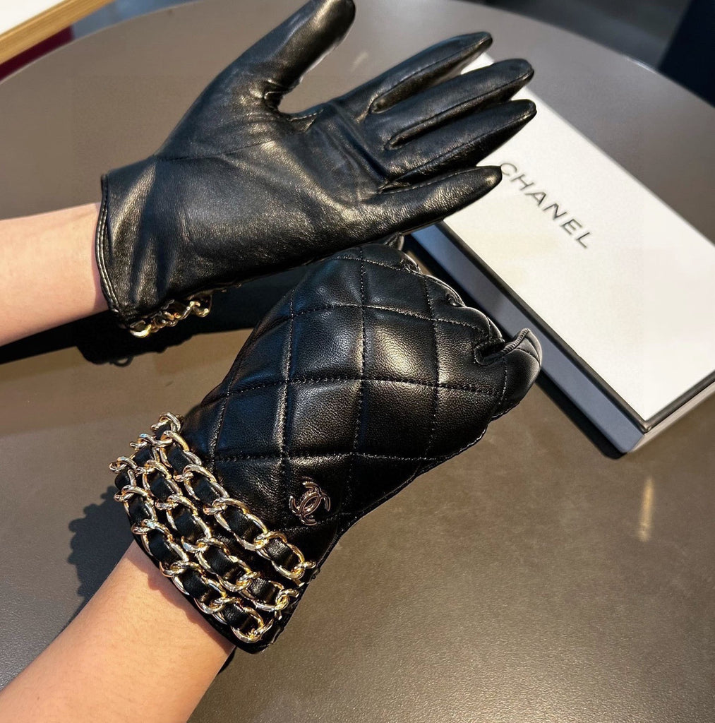 PRE-ORDER QUILTED GLOVES
