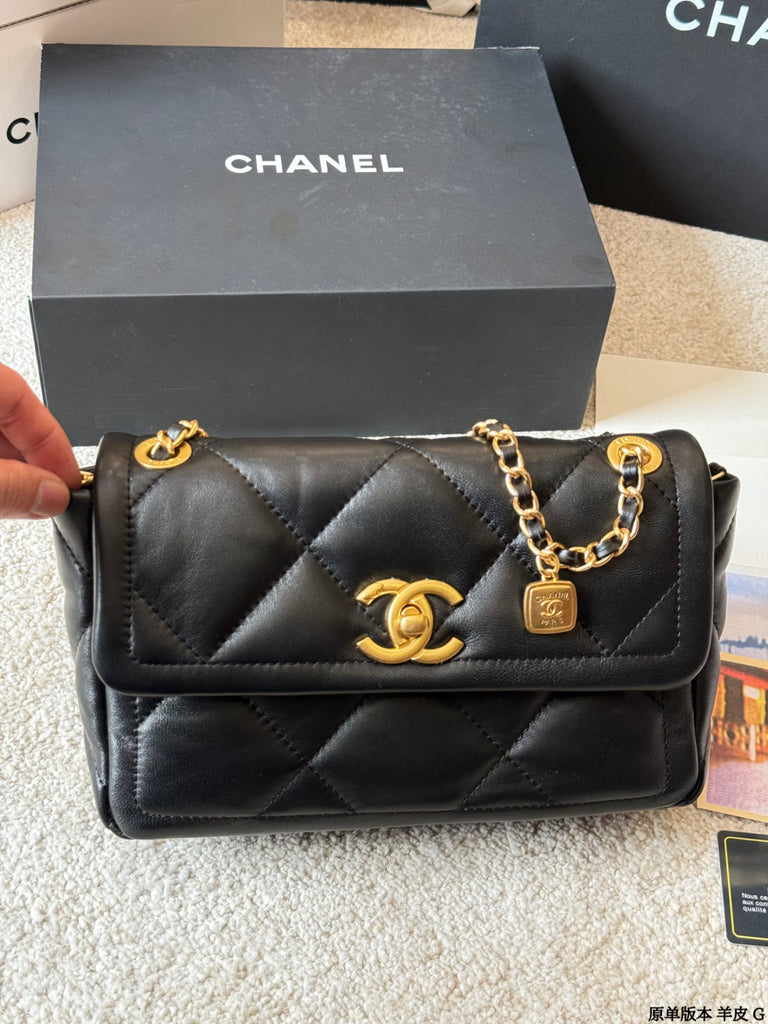 PRE-ORDER CLASSIC POUCH BAG IN BLACK