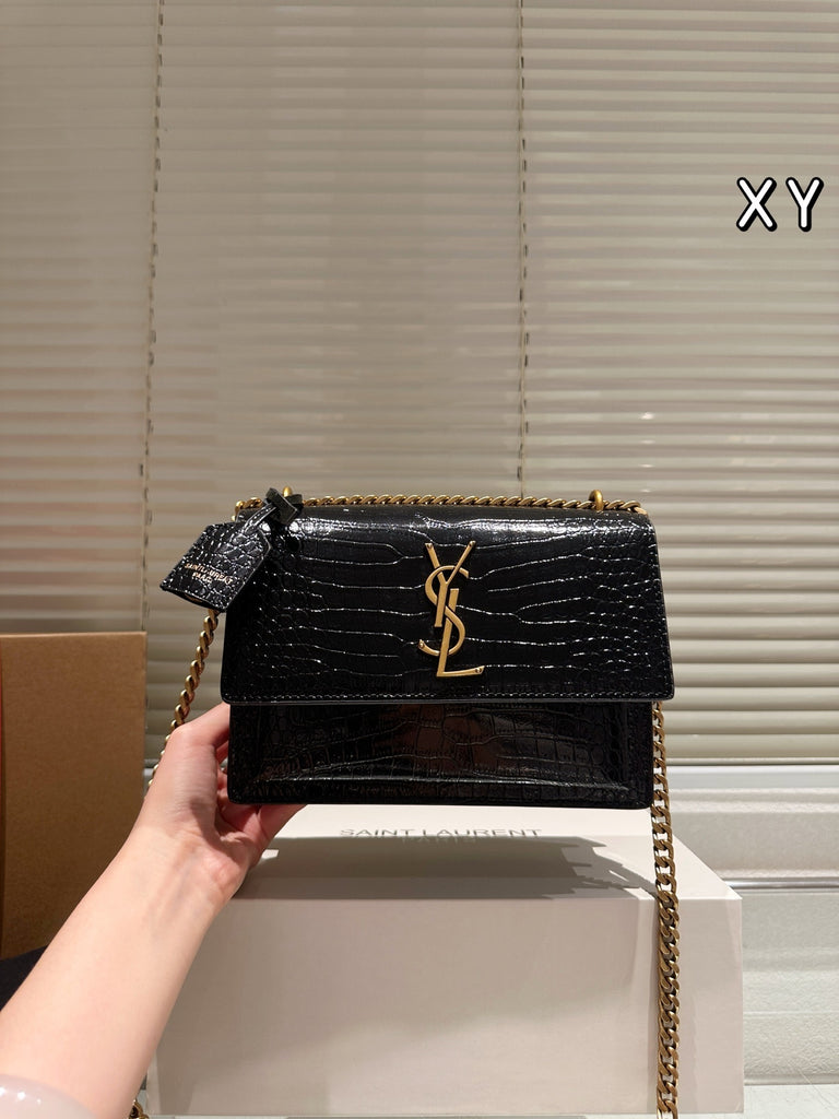 PRE-ORDER BLACK FLAP BAG