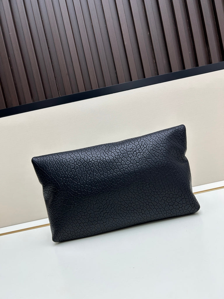 PRE-ORDER BLACK CLUTCH