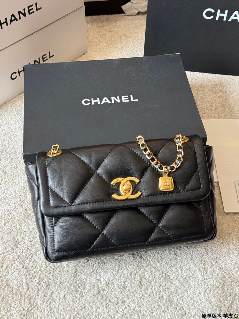 PRE-ORDER CLASSIC POUCH BAG IN BLACK