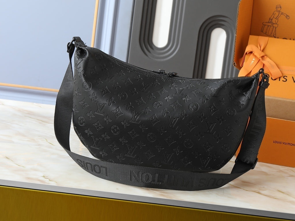 PRE-ORDER BLACK LARGE BUMBAG