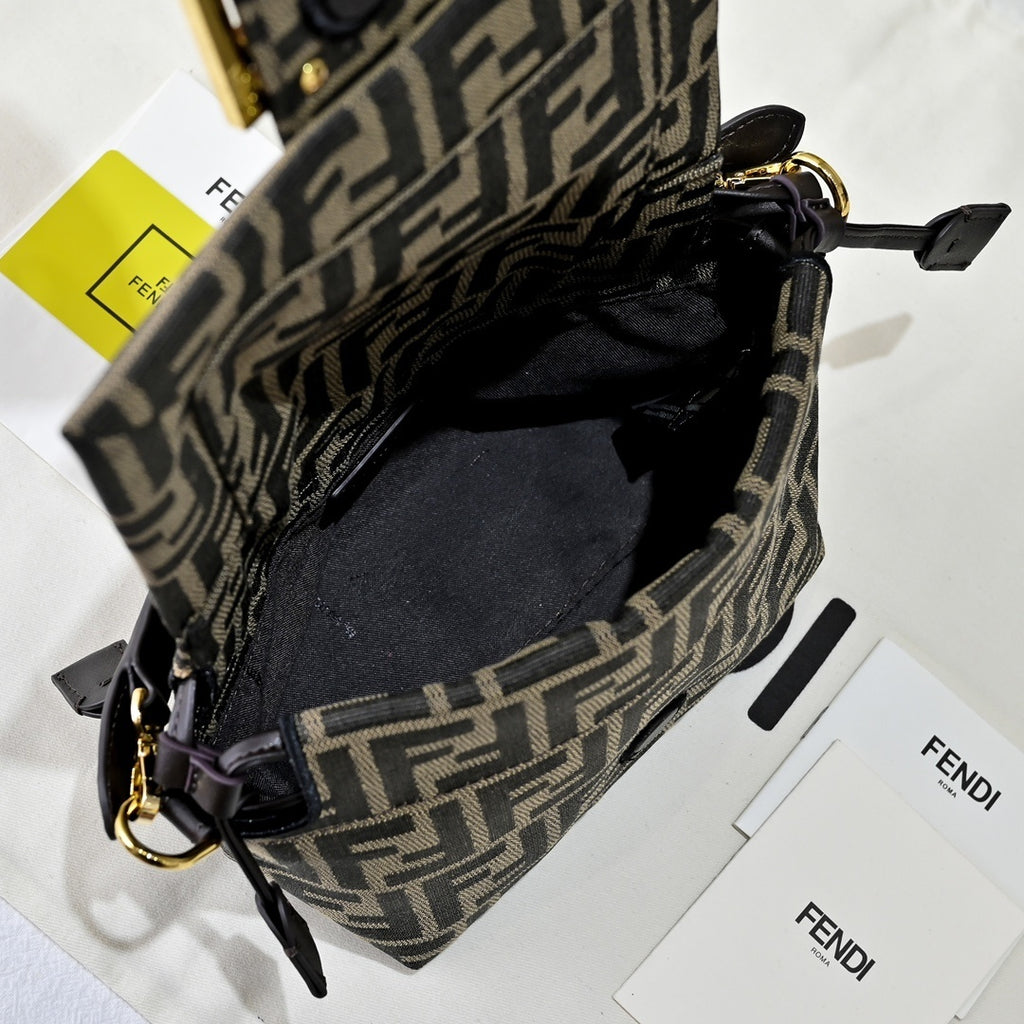 Pre-Order | Shoulder Bag with Gold Hardware