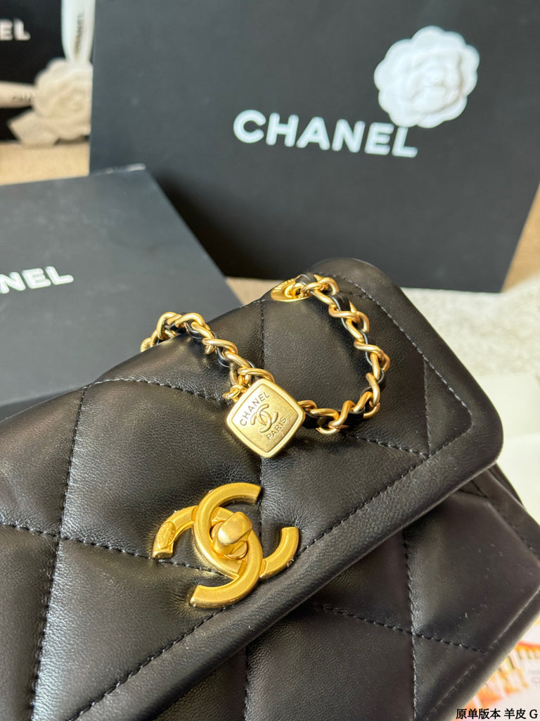 PRE-ORDER CLASSIC POUCH BAG IN BLACK